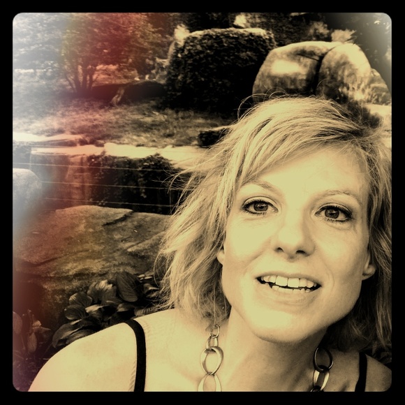 Meet your Posher, Deborah - Picture 1 of 1